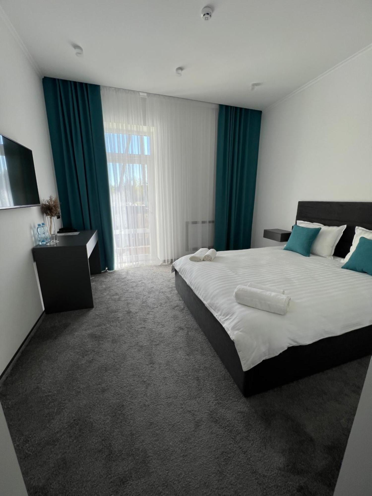 Royal Wood Hotel Rokytne  Esterno foto