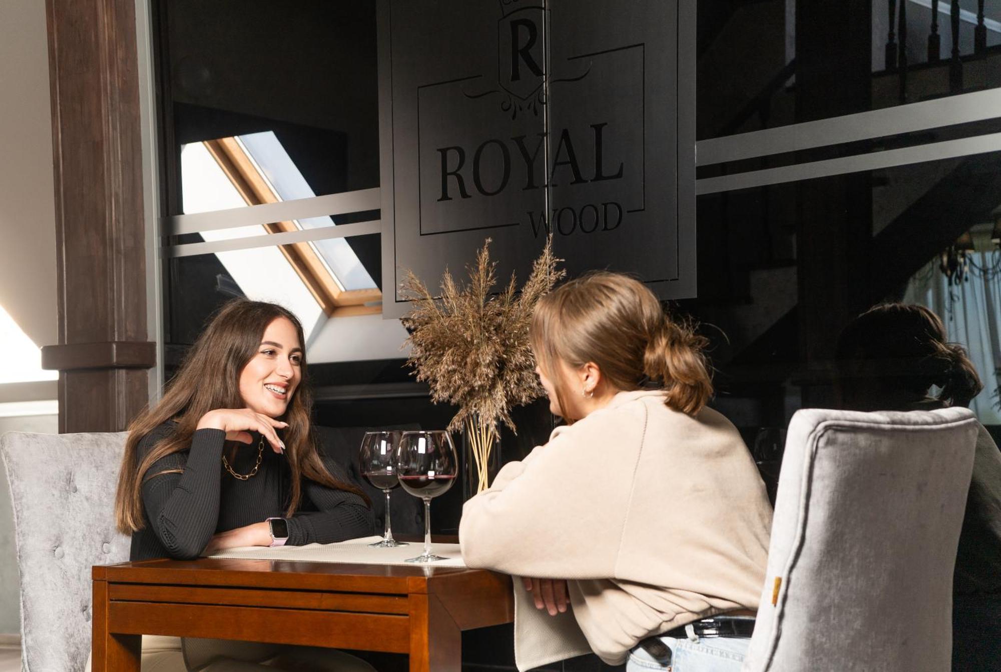 Royal Wood Hotel Rokytne  Esterno foto